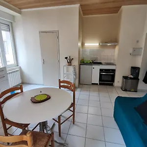-au 2- Studio Au Centre De , Millau France