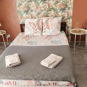 Joli Studio Renove Dans Station Balneaire. Saint-Mandrier-sur-Mer